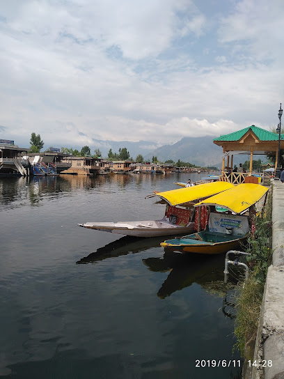 OYO Houseboat Gemini