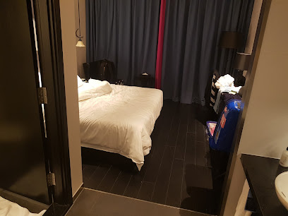 Orange Hotel Select