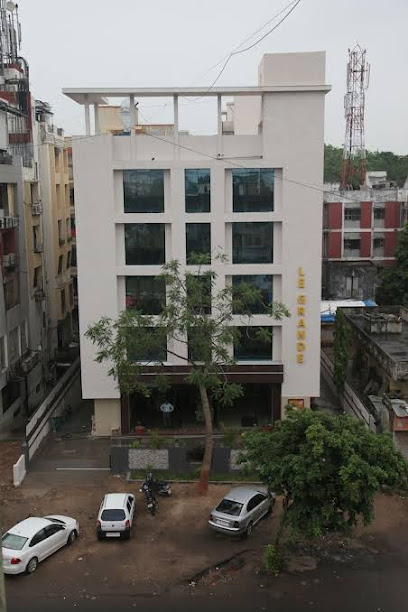 Hotel Le Grande Residency