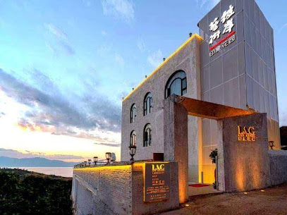 Lakeside Art Club Garden Hotel