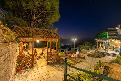 ELIVAAS Pinehill Manor