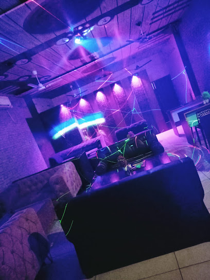 CROSSKING HOTEL AND RESTAURANT