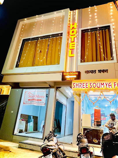 Hotel StayMore (premium rooms and AC dorms near narmada river and fort) l BEST hotel in maheshwar