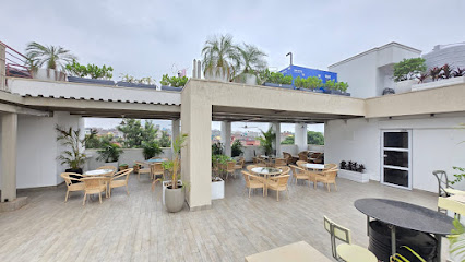 PALM RESIDENCES AND SUITES