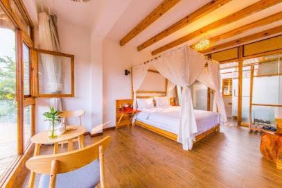 Swallow nest courtyard