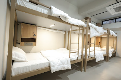 SHRI GURUDEV LUXURIOUS AC DORMITORY Bagpacker Stay, Cheapest Room, Ladies Dormitory