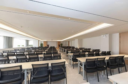 Le8 Chain Hotel