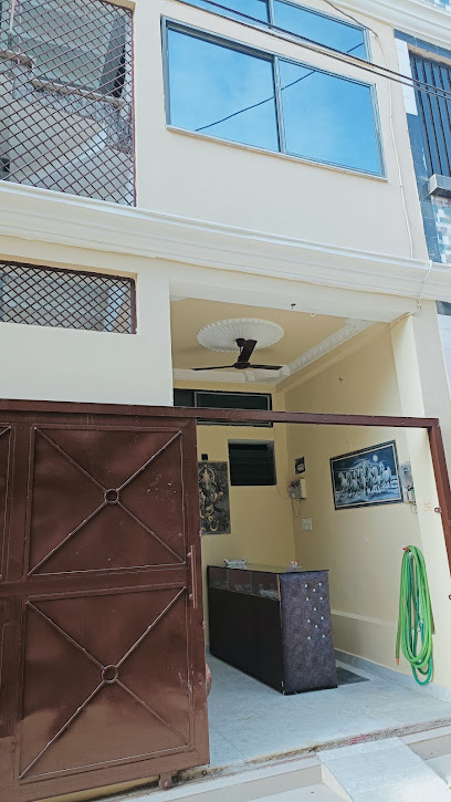 Hotel 100 Meter 500 Per Rooms available Near madan Mahal railway Station