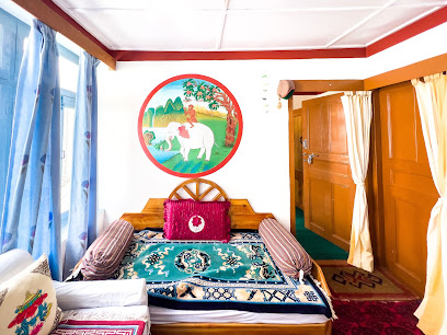 Sakya Homestay, Kaza