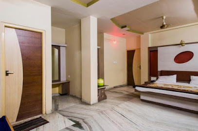 OYO 44057 Pie Stay Shahi Palace Hotel