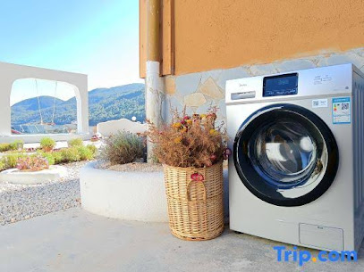 Luhu September Luoxi Islander Hostel