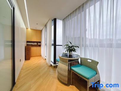 Pu'er Changlu Business Hotel