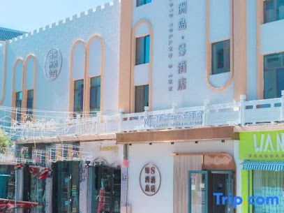 Oasis island · s Hotel