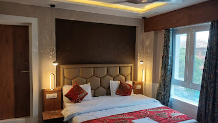 Hotel Manora Palace