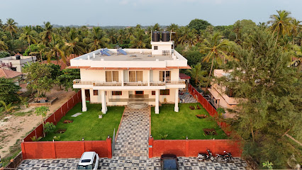 Neer by Monarch Stays