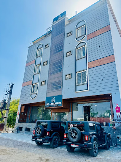 The Landmark - Maan Palace Hotel