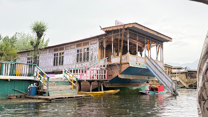 Gulfam Houseboat