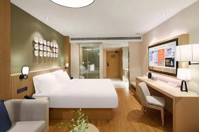 Orange crystal Shanghai Hongqiao hub Railway Station Hotel