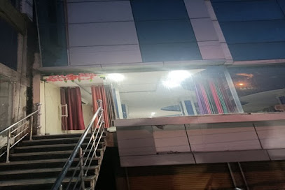 Capital O 81983 Royal International