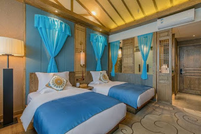 Flowers and leaves Inn