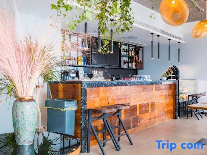 Flora Lux Hotel Dear Fish