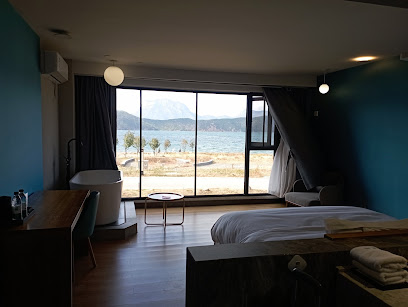Lugu Lake Qingfengyang Resort Hotel