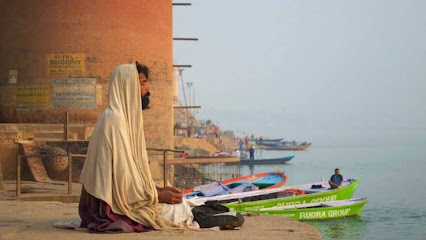 Sada Shiv Guest House near Ganga river