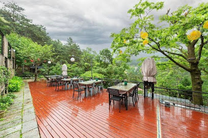 Floral Hotel Cloud Retreat Villa