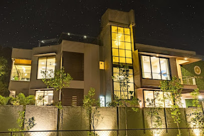 Sierra Settle by Aaramghar Stays