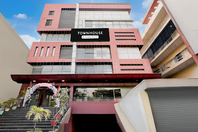Townhouse by OYO Sankaramatam Road Near Diamond Park