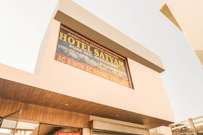 OYO 63943 Hotel Satyam