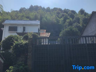 A homestay which embrace the mountains in jingdezhen