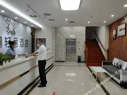 千峋轻舍酒店