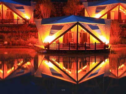 Autumn’s pond Resort