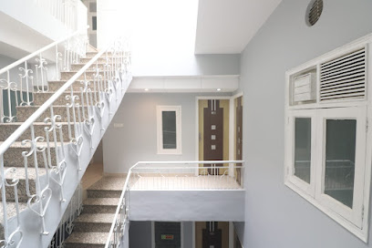 Capital O Hotel Crown Inn Near Appu Ghar