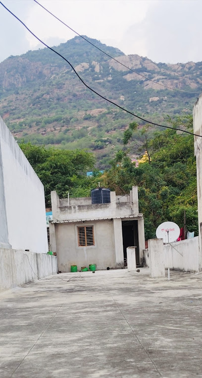 Hillview Homestay (A/C)