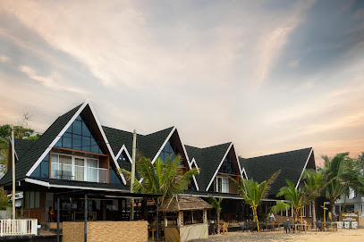 West Bay Palm Tree Beach Resort