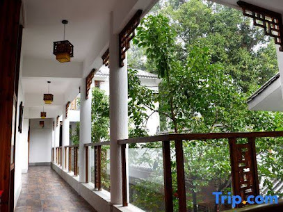 Zhenyangxia Scenic Area Theme Inn