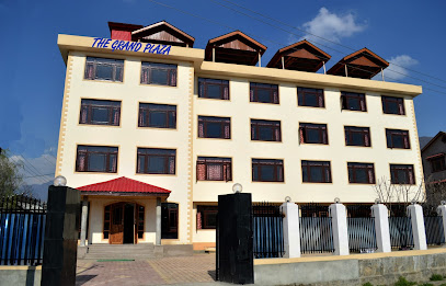 THE GRAND PLAZA