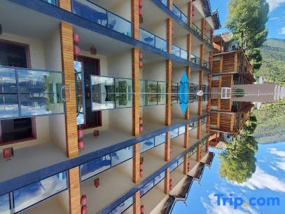 Lakeside courtyard Hotel