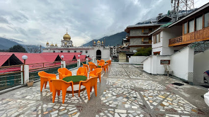 Hotel Hilltop at Mall Road Manali