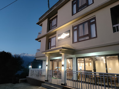 Hotel Pelling Crest
