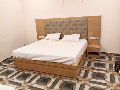 Hotel O by OYO Ayodhya Deluxe