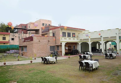 Collection O 4255 Day Night Guest House And Restaurant