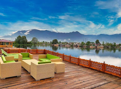 Mascot Houseboats