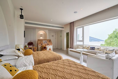 Shenzhen Blue and White Shengdao Cliff Pool Beauty Hotel