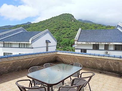 the lins courtyard
