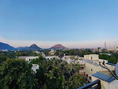 Hotel Master inn and Lucy cafe