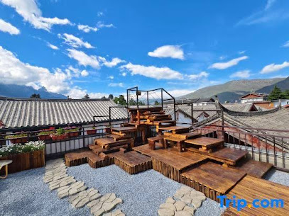Yulong August Guanshanhai Light Luxury Homestay