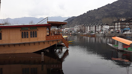 Houseboat Nightingale